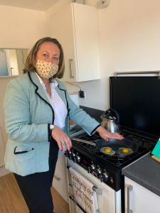 Energy Minister Anne-Marie Trevelyan cooks fried eggs in the UK's first zero-emission hydrogen powered homes. The cooker she is using is powered by clean hydrogen.